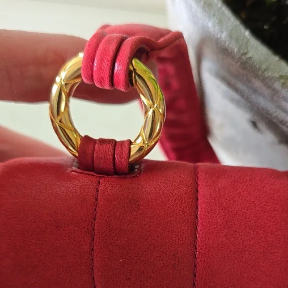 CHANEL Suede Red Shoulder Bag with Gold Hardware and Quilted Design - Picture 6 of 17